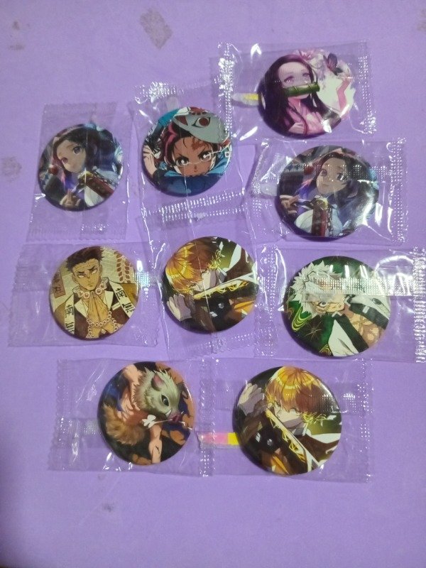 Producto - Pines kimetsu no yaiba