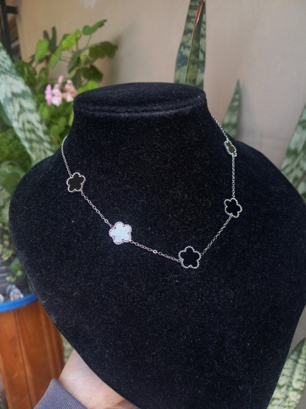 Producto - cadenita trebol (negro)