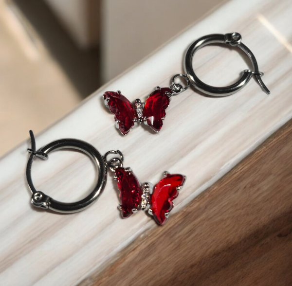 Producto - Argollitas mariposa cristal roja