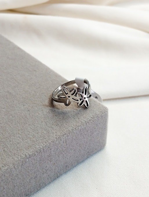 Producto - Anillo florcitas - Acero quirúrgico
