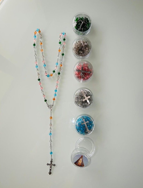 Producto - Rosarios piedra de colores en cajita cristal por docena