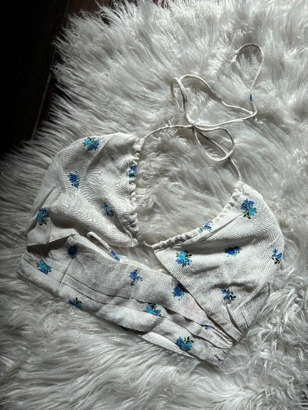 Producto - Top cruzado flores celestes