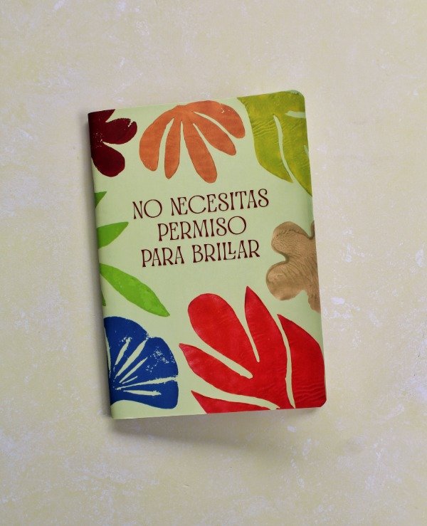 Producto - Cuaderno Libreta A5 - No necesitas permiso para brillar