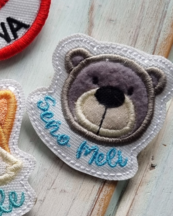 Producto - Pines Personalizados - Dia del Maestro - "Oso Gris"