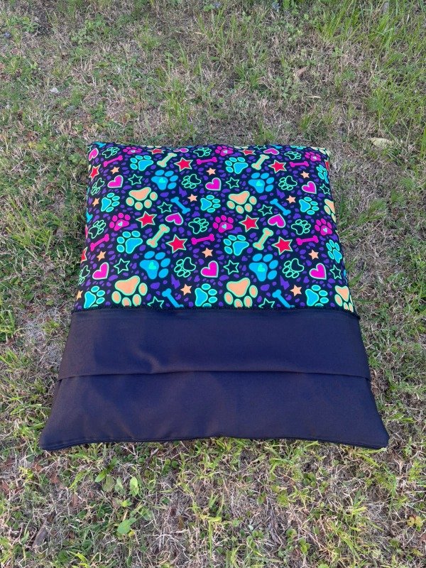 Producto - Bolsa de dormir con Colchon Tela Huellas fucsia - 0