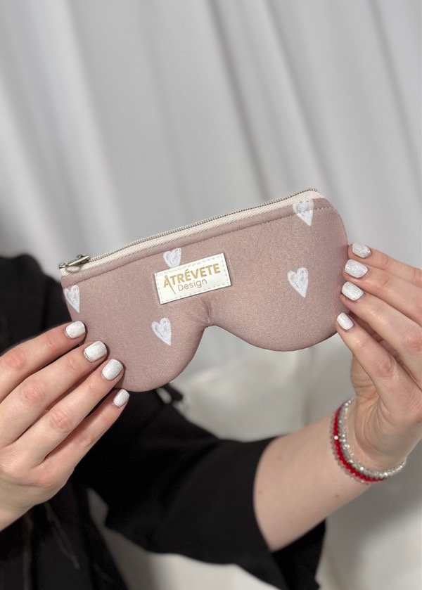 Producto - Porta lentes Emilia - corazones beige