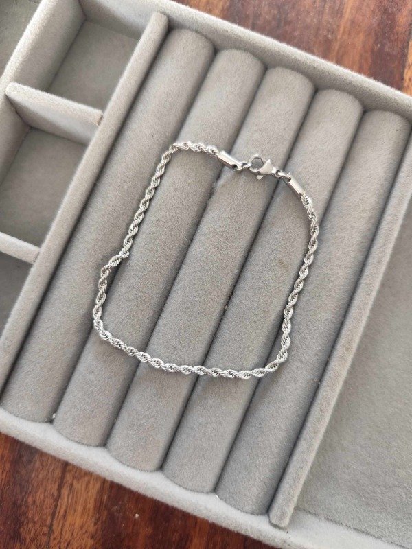 Producto - Pulsera soga fina. Acero quirúrgico.