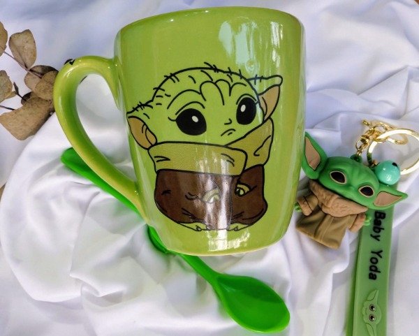 Producto - TAZA Y LLAVERO DE BABY YODA