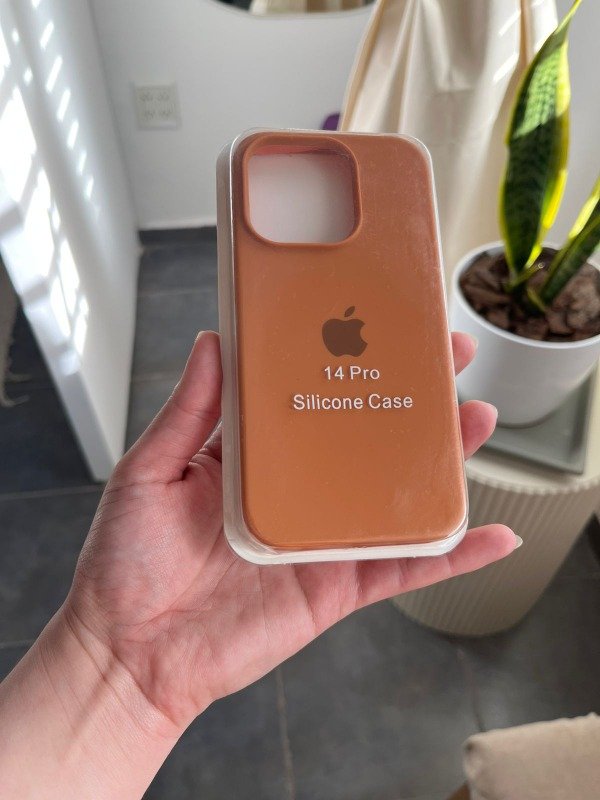 Producto - Silicone case Desert (Iphone 14 Pro)