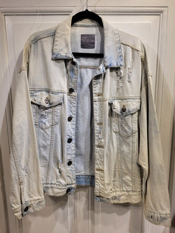 Producto - Campera ZARA de jean con roturas Talle M (amplio) - PRECIO: 72X