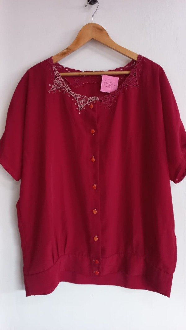 Producto - CAMISA M.C BORDÓ CUELLO ENCAJE