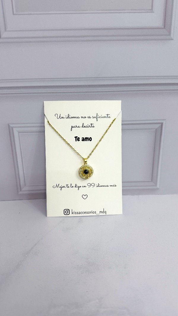 Producto - Collar proyector te amo en 100 idiomas dorado