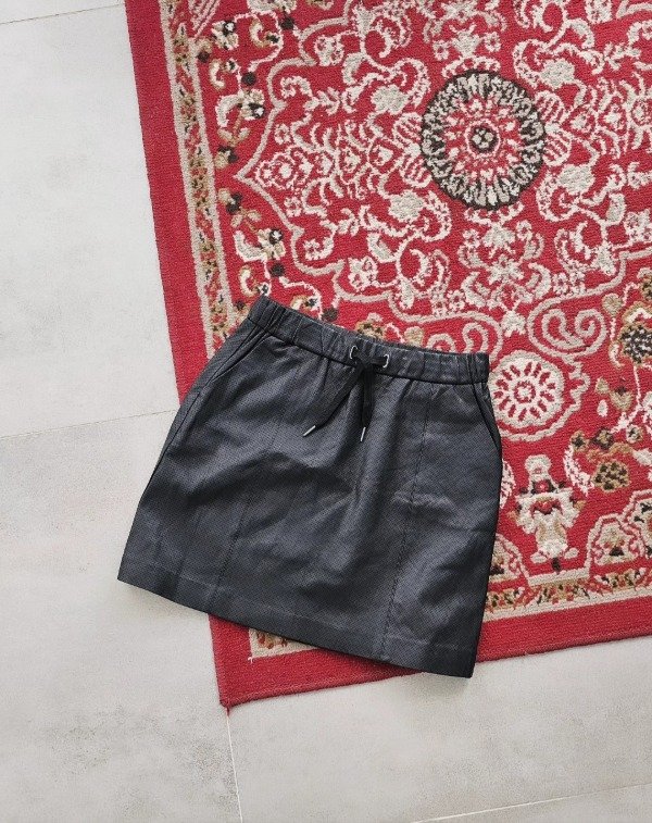 Producto - Pollera negra cuero 36