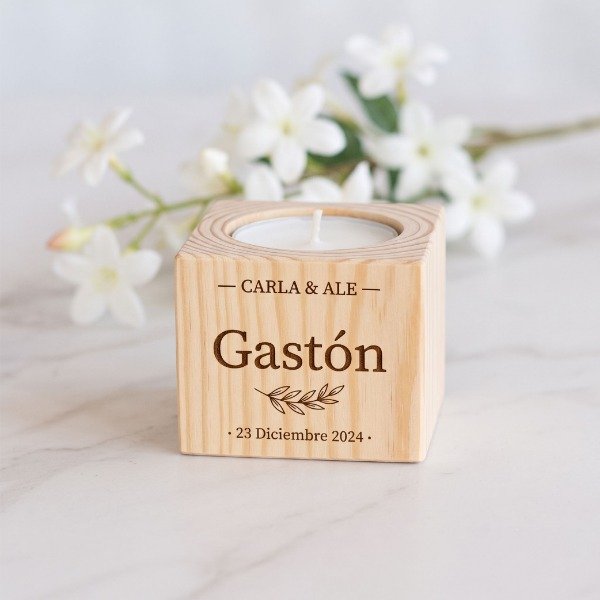 Producto - Porta Vela en Madera con Aplique y Grabados