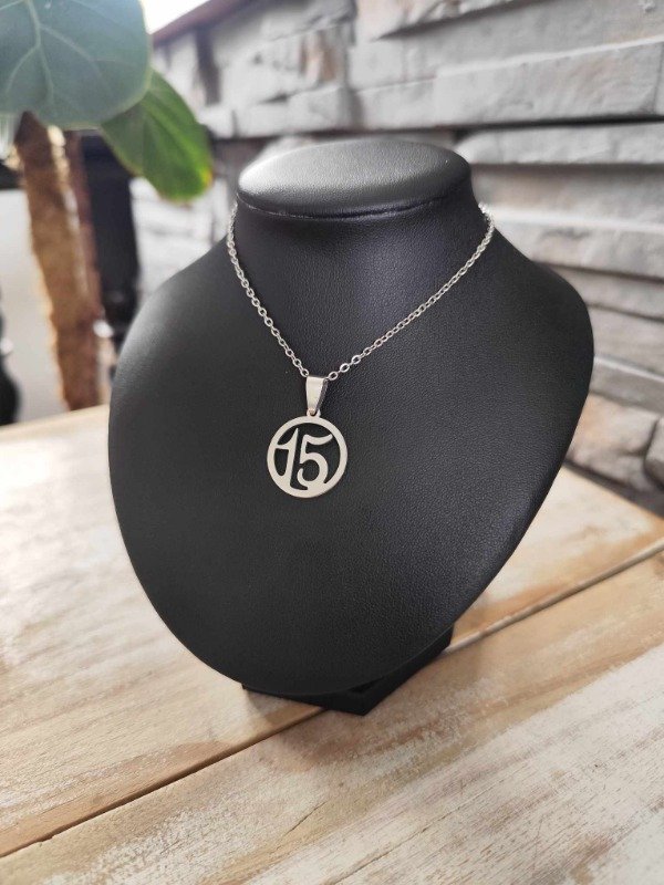 Producto - Cadena 15 años . Dije circular