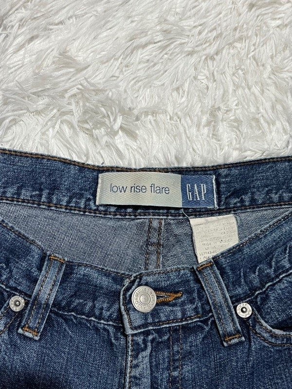 Jean low rise gap talle 38 — imagen 3