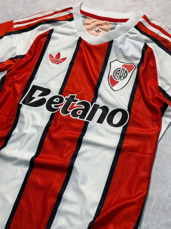 Producto - CAMISETA IMPORTADA VERSIÓN JUGADOR + OJOTAS - COMBO TRICOLOR - 2