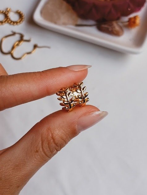 Producto - Argollitas hojas - Acero dorado (1 cm)