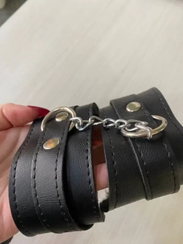 Producto - Esposa cuero