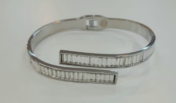 Producto - Brazalete Agnes con bisagra en acero quirúrgico