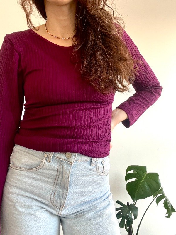 Producto - Camiseta Térmica - Tulipán Uva