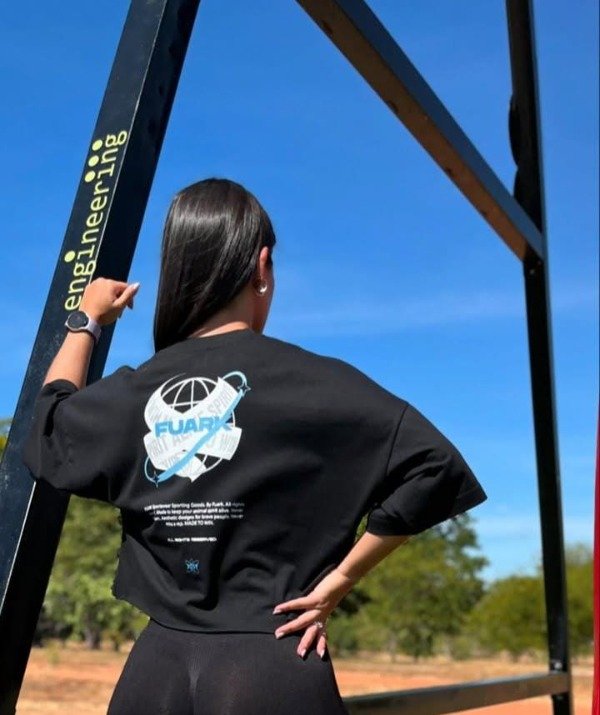 Producto - Remera oversize FUARK club