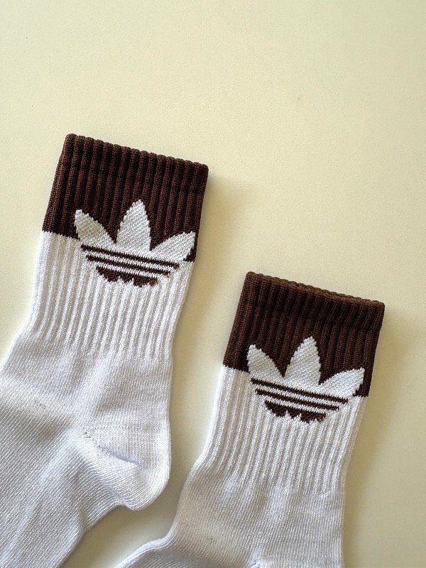 Adidas logo marrón — imagen 2