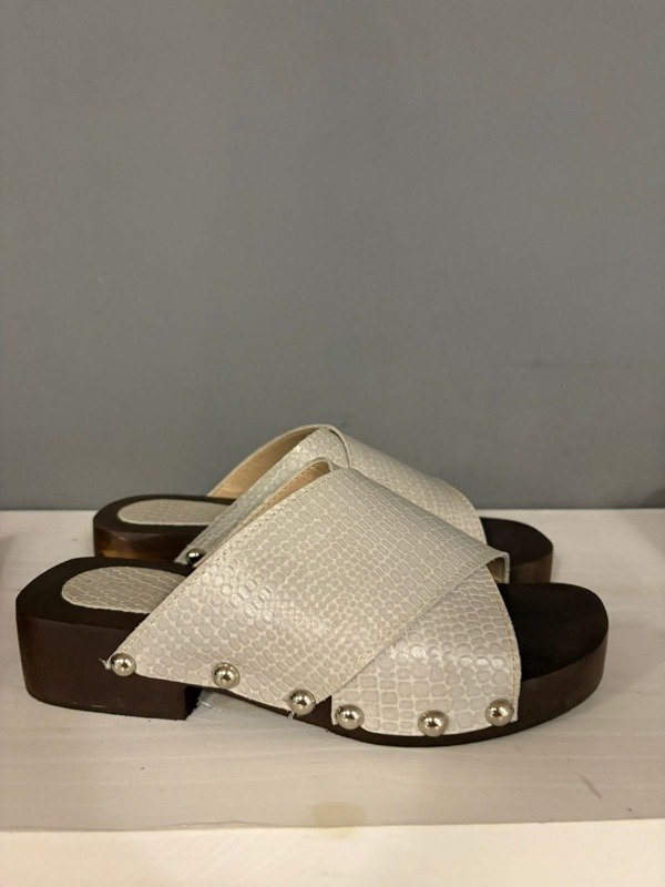 Producto - ZUECO CRUZADO ROCA