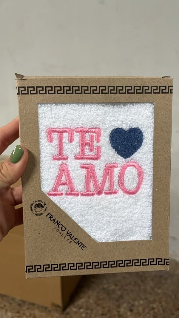 Producto - TOALLA VISITA BORDADA EN CAJA DE ALGODON FRANCO VALENTE COD 112 - 7