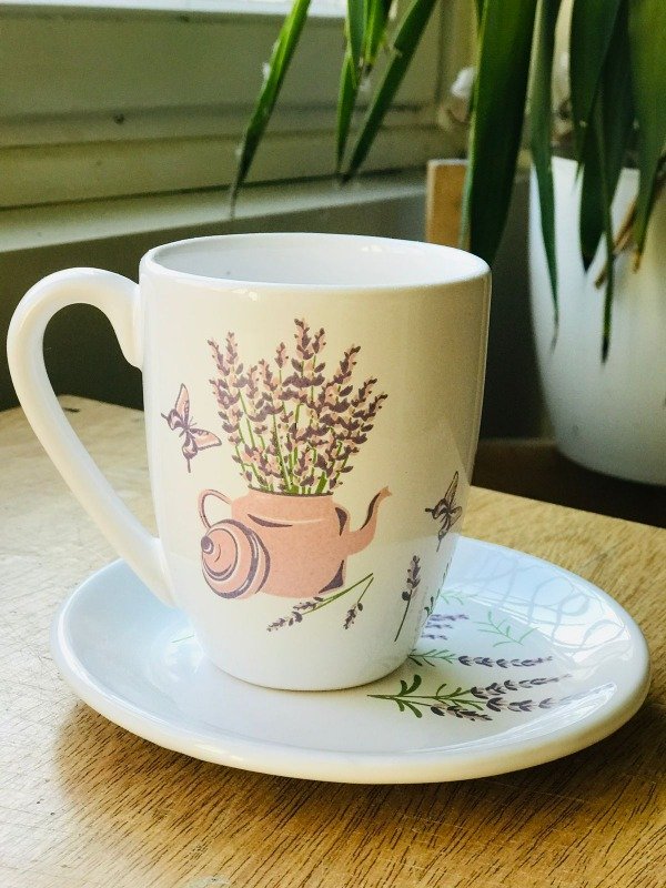 Producto - TAZA BLANCA  MAS PLATITO FLORES LAVANDA