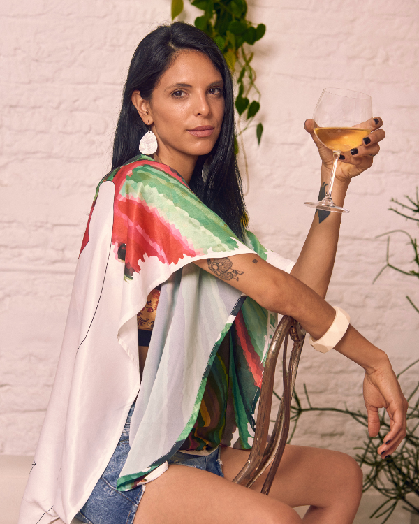 Producto - 1 Vino acompañado de túnica de diseño + bolso