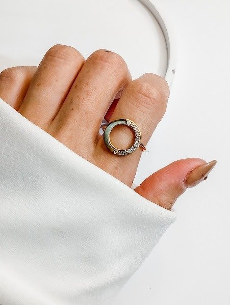 Producto - Anillo CÍRCULO STRASS - Acero dorado - talle 17