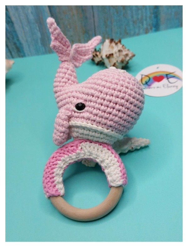 Producto - Inna Ballena Amigurumi. Sonajero Mordillo