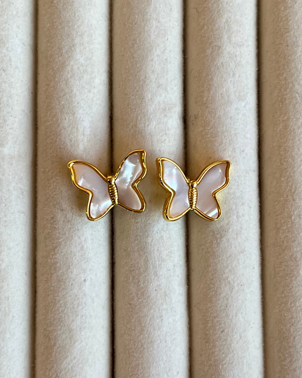 Producto - Aros mariposas con alas en símil nácar de acero dorado 1.2cm de largo