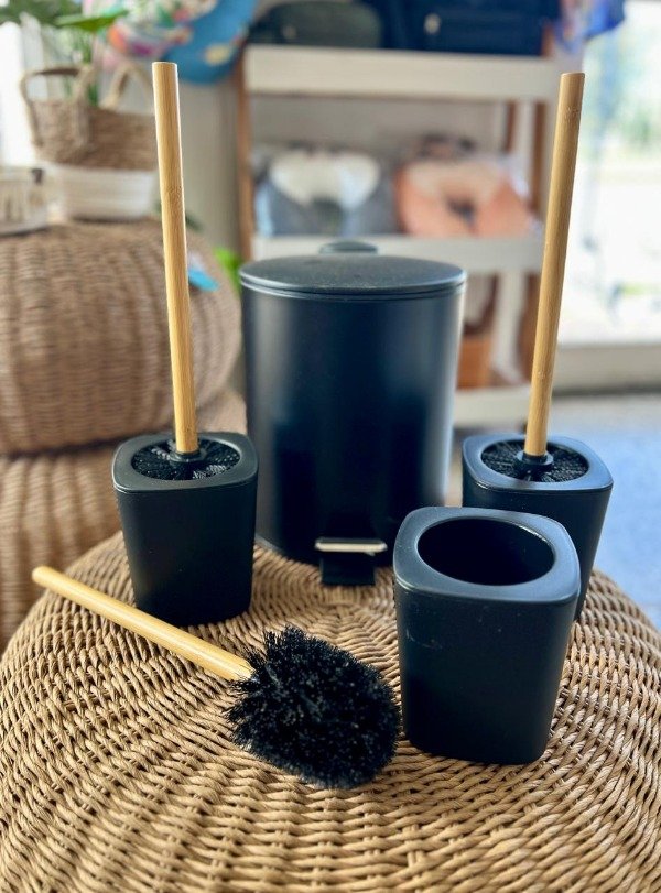 Producto - Cepillo de baño negro