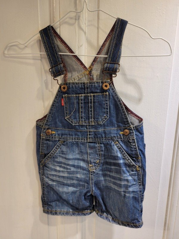 Producto - Jardinero LEVI'S de jean azul Talle 12 meses - PRECIO: 17X