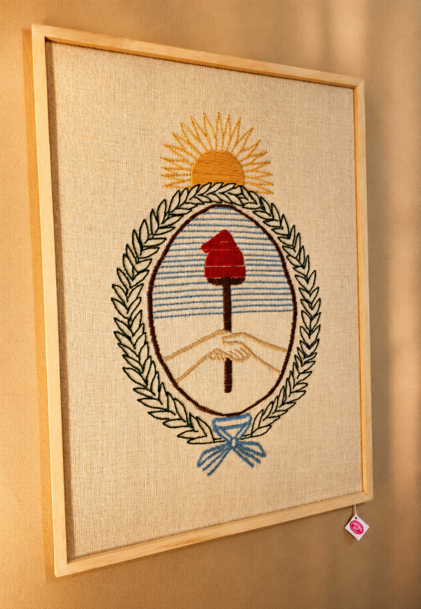 Producto - CUADRO BORDADO ESCUDO