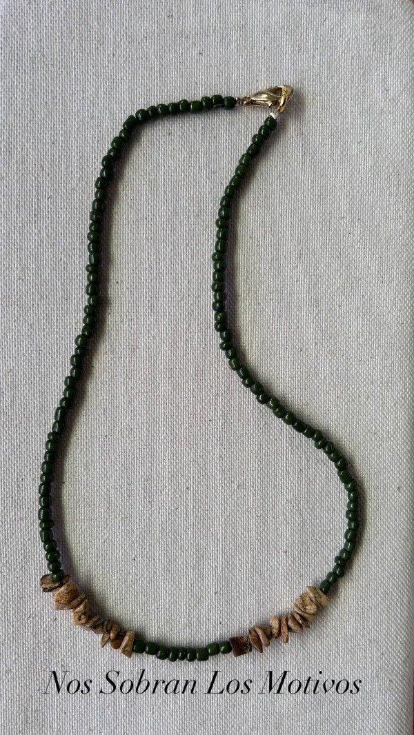 Producto - Collar verde musgo c/escallas
