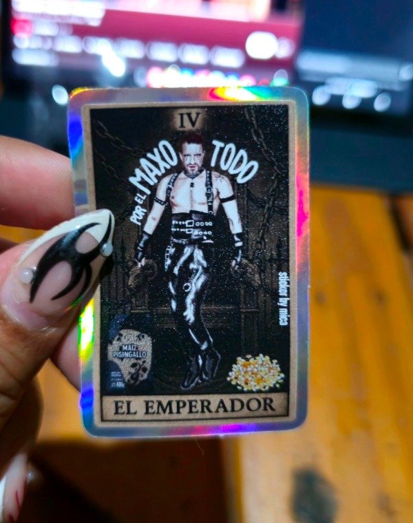Producto - Sticker martin tarot por el maxo todo 6cm