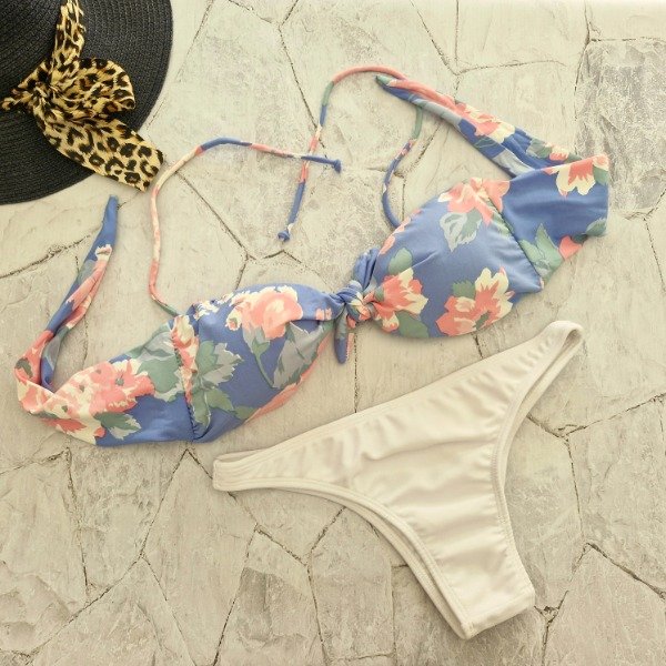 Producto - Bikini flores celeste tazas - talle 85