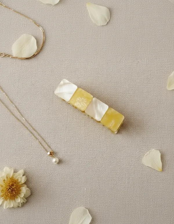 Producto - Hebilla Cuadrados amarillo y blanco 6 cm Con Pinza