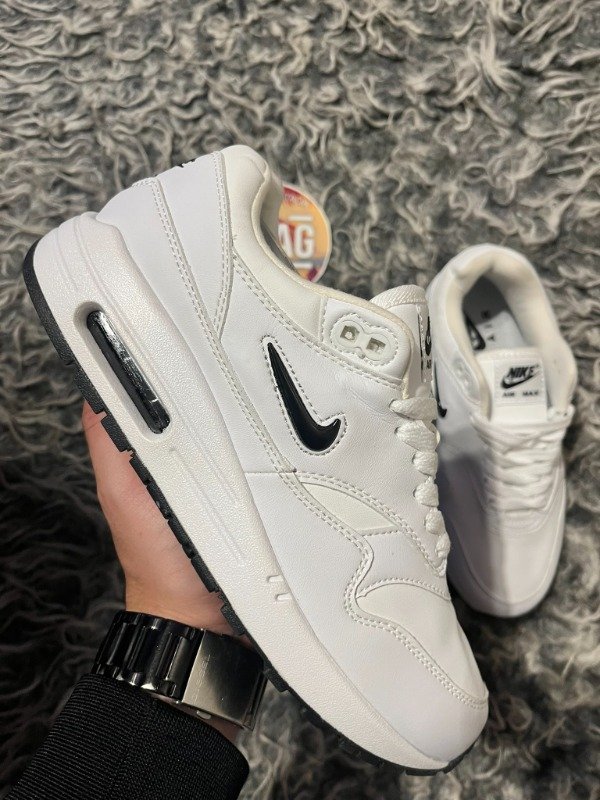 Producto - AIR MAX JEWELL BLACK AND WHITE - 1