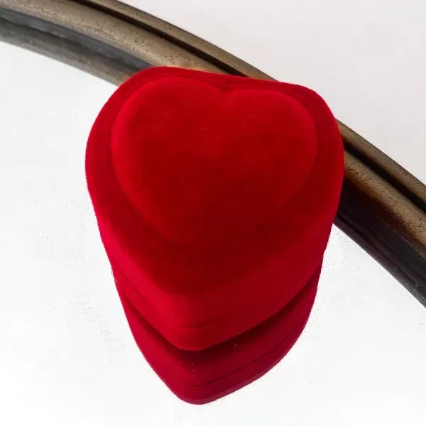 Producto - ESTUCHE PARA ANILLO CORAZÓN GAMUZADO