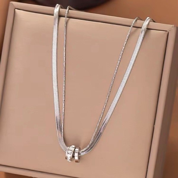 Producto - Collar Doll con dijes de anillos con strass - 1