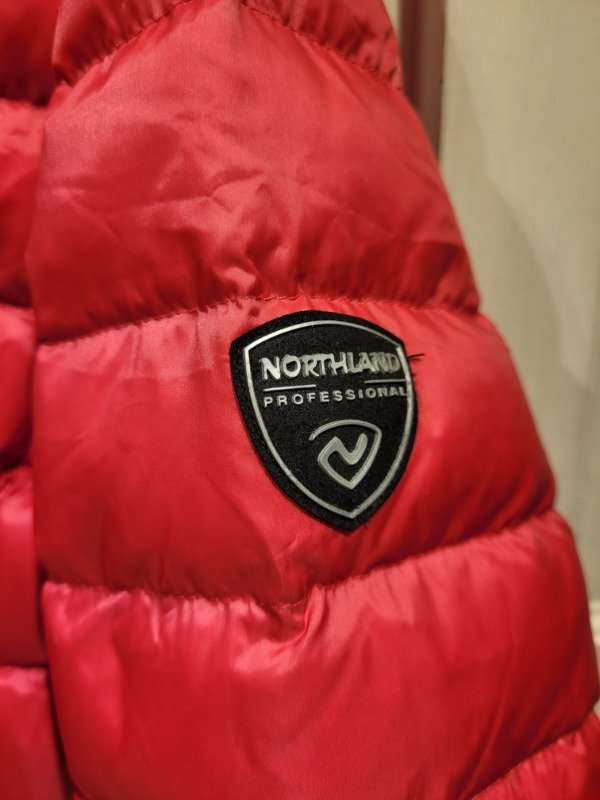 Producto - Campera NORTHLAND puffer fucsia con bolsita Talle S - PRECIO: 112X - 2