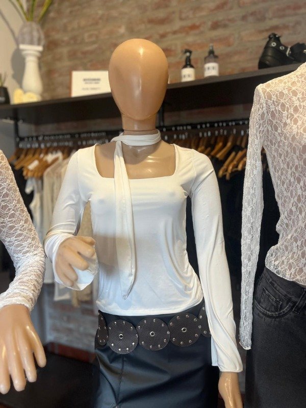 Producto - REMERA WHITE CORBATIN