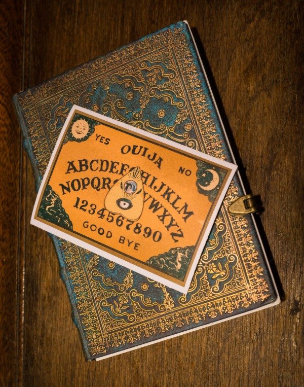 Producto - Sticker vinilo "Tablita Ouija pequeña"