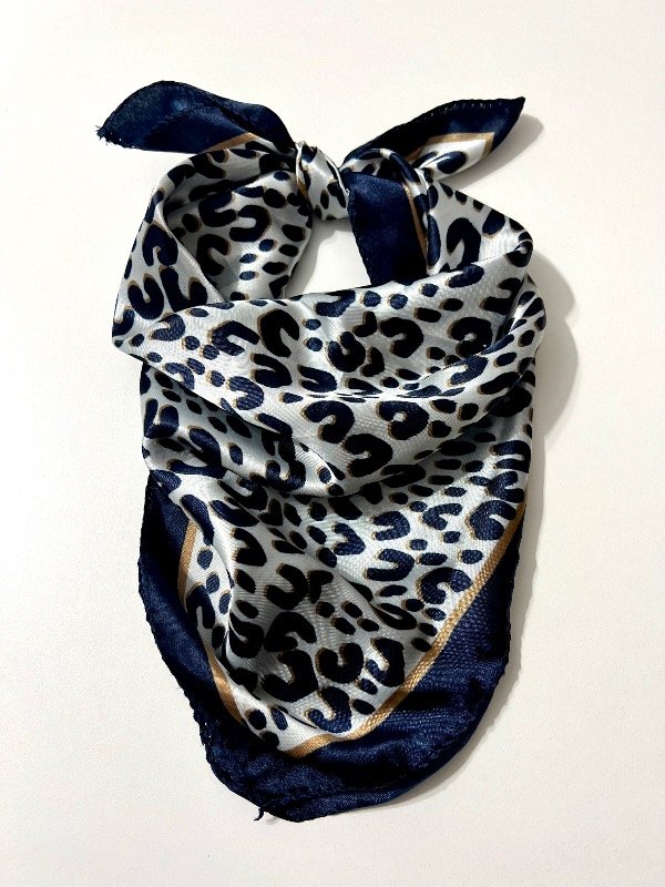 Producto - Pañuelo de seda print azul
