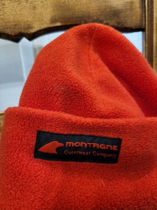 Producto - Gorro MONTAGNE polar colorado-PRECIO: 10x - 1
