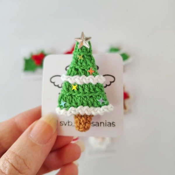 Producto - Prendedor navideño arbolito angosto tejido crochet